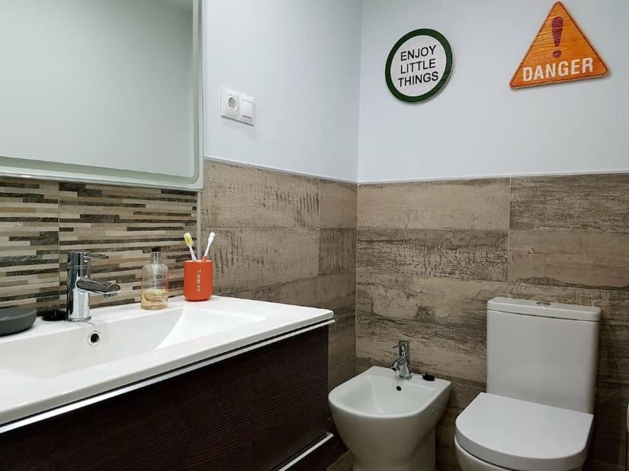 Beautiful Apartment In La Carihuela, Torremolinos Luaran gambar