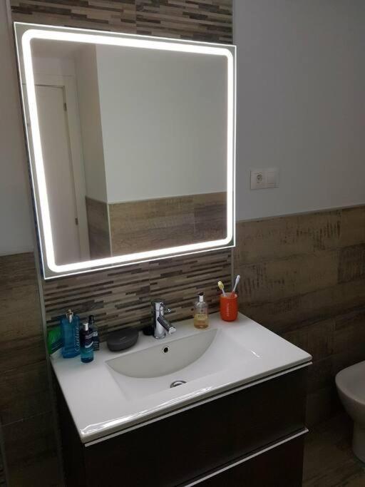Beautiful Apartment In La Carihuela, Torremolinos Luaran gambar