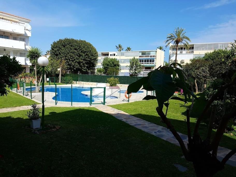 Beautiful Apartment In La Carihuela, Torremolinos Luaran gambar
